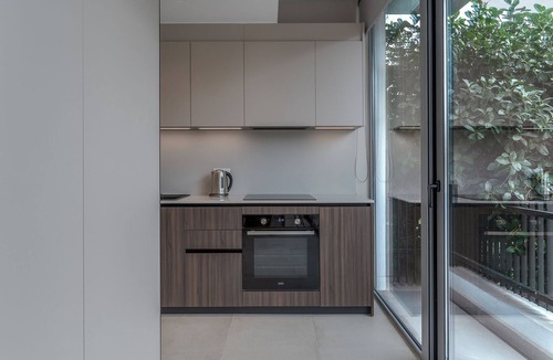 Voula Apartment | Spacious Riviera Apartment Walk to Beach & Cafés