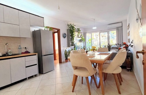 Qender Apartment | Spacious SeaView Apartment in the heart of Saranda