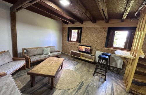 Hoçë e Qytetit House | Stanetestruzhes
