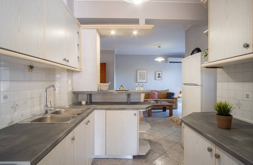 Potokaki Apartment | Stefanos Home Cozy Apartment Near Airport Lush Garden Free Parking