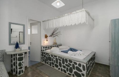 Mandrakia Apartment | Stella's Mandrakia Seaside House
