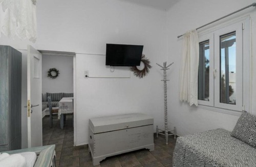 Mandrakia Apartment | Stella's Mandrakia Seaside House