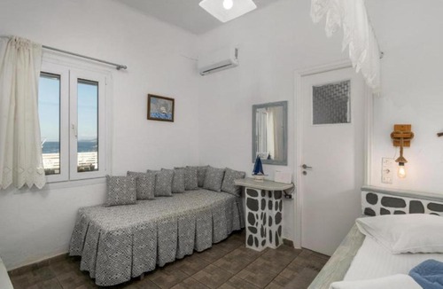 Mandrakia Apartment | Stella's Mandrakia Seaside House