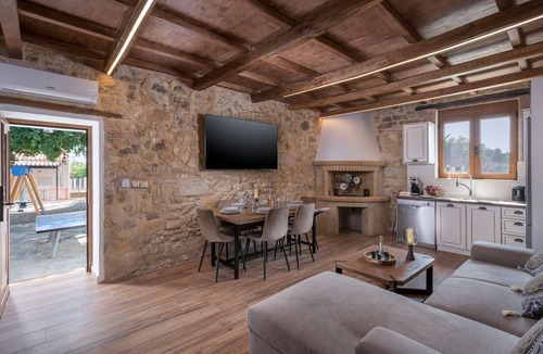 Vamvakopoulo House | Stella's Traditional House Near the City
