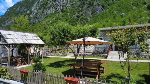 Shale Bed & Breakfast | Stomici Guesthouse