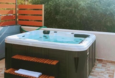Monemvasia Villa | Stone Art Villa Hot Tub & Kastro