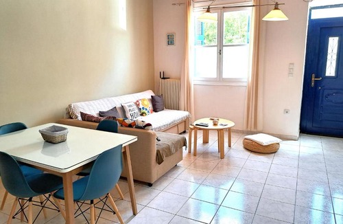 Kiparissia Apartment | Stone Family Home Garden Center Beach