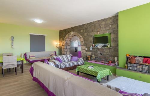 Tripiti House | Stone House Yiota