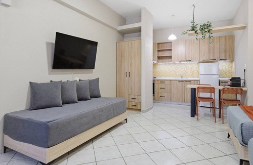Sivota Apartment | Studio Apartment '5' with Shared Garden, Wi-Fi and Air Conditioning