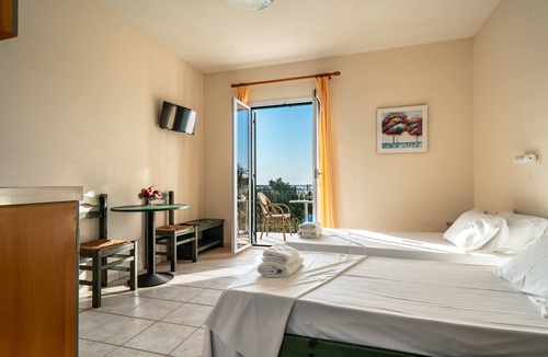 Kateleios Apartment | Studio Apartment "Anemona 3" with Shared Pool & Wi-Fi