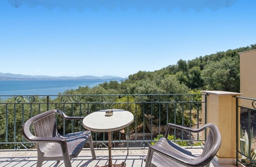 Apraos Apartment | Studio Apartment 'Apraos Bay Hotel 13' with Sea View, Wi-Fi and Air Conditioning