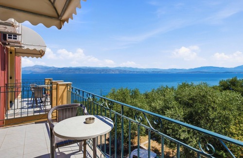 Apraos Apartment | Studio Apartment 'Apraos Bay Hotel 16' with Sea View, Wi-Fi and Air Conditioning