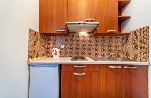 Lakones Apartment | Studio Apartment "Arianna Studio Ground Floor 6" with Sea View, Shared Pool & Wi-Fi