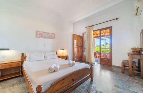 Lakones Apartment | Studio Apartment "Arianna Studio Ground Floor 6" with Sea View, Shared Pool & Wi-Fi