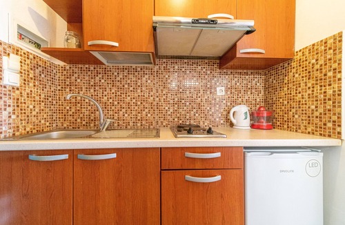 Lakones Apartment | Studio Apartment "Arianna Studio Ground Floor 8" with Sea View, Shared Pool & Wi-Fi