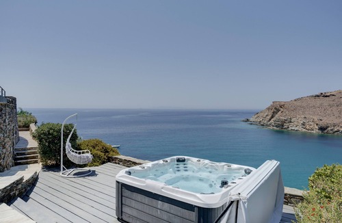 Syros Apartment | Studio Apartment "Blueros - Orange Suite" with Sea View, Shared Pool & Wi-Fi