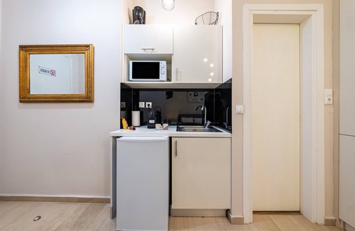 Corfu Town Apartment | Studio Apartment 'Dora's Apartments 2' with Wi-Fi and Air Conditioning