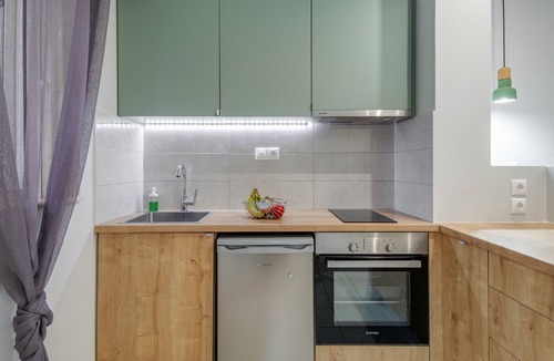 Agios Ioannis Apartment | Studio Apartment 'Elaia 4' with Mountain View, Wi-Fi and Air Conditioning