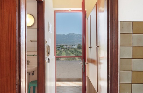Tingaki Apartment | Studio Apartment 'Golden Sun 4' with Sea View, Shared Pool and Wi-Fi