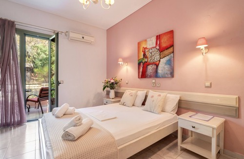 Kalamitsi Apartment | Studio Apartment 'Nontas Home 27' with Mountain View, Wi-Fi and Air Conditioning