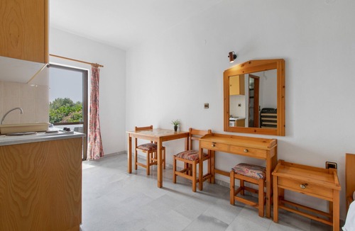 Agia Marina Apartment | Studio Apartment 'Popi with Extra Bed' with Mountain View, Wi-Fi and Air Conditioning