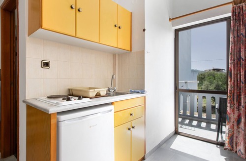 Agia Marina Apartment | Studio Apartment 'Popi with Extra Bed' with Mountain View, Wi-Fi and Air Conditioning