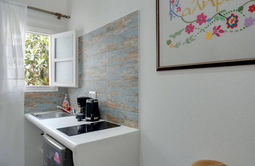 Amorgos Apartment | Studio Apartment 'Politimi's N2' with Mountain View, Wi-Fi and Air Conditioning