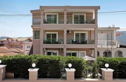 Alikanas Apartment | Studio apartment "Villa Dionysia A3" close to the Beach with Shared Pool