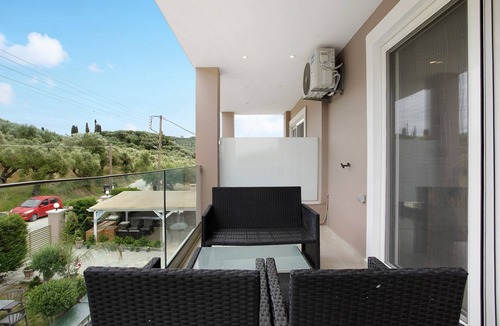 Alikanas Apartment | Studio apartment "Villa Dionysia A3" close to the Beach with Shared Pool