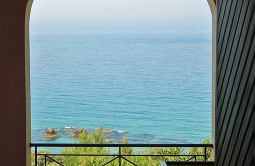 Parelia Apartment | Studio Apartment with adult and children's pool and sea view - Pelekas Beach