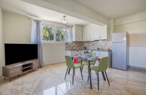 Perivolia Apartment | Studio Apartment with Mountain View, Wi-Fi, and Air Conditioning
