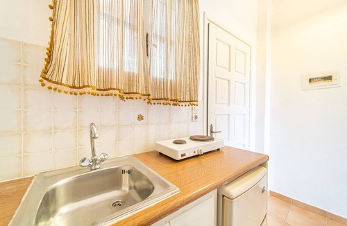 Paleokastritsa Apartment | Studio "Arianna Studio Ground Floor 1" with Sea View, Shared Pool & Wi-Fi