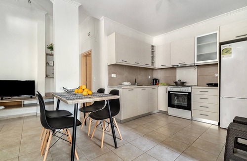 Yenion Apartment | Studio 'Family Junior Suite' with Shared Pool, Wi-Fi and Air Conditioning