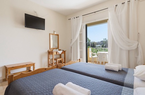 Limni Apartment | Studio 'Garden View 4' with Sea View, Wi-Fi and Air Conditioning