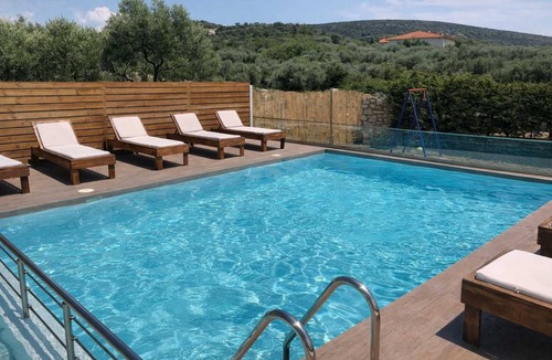 Potos Apartment | Studios River - Potos Poolside Apartment with View