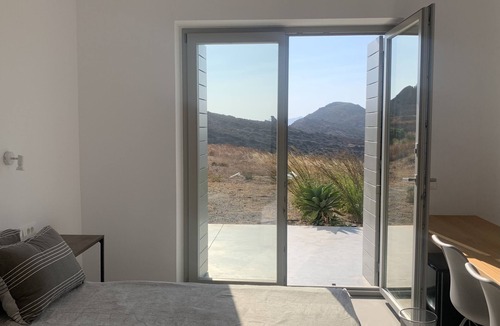 Tripiti Cabin | Stunning Bungalow Milos Greece. Panorama Sunset. Infinity Pool & AC.
