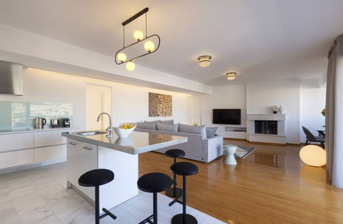 Kinosargous Apartment | STUNNING PENTHOUSE W/SPECTACULAR VISTAS!