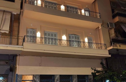 Petralona Apartment | Stylish Athenian Suite Near Acropolis - Balcony AC Walk to Everything!