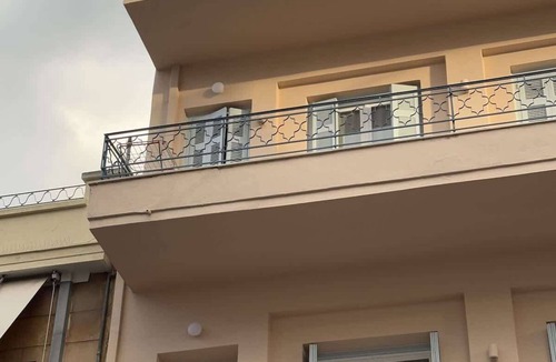Petralona Apartment | Stylish Athenian Suite Near Acropolis - Balcony AC Walk to Everything!