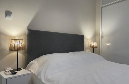 Chios Town Apartment | Stylish Central 2 bdr Apartment