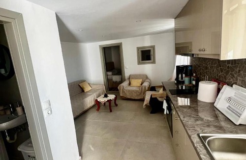 Ioulida Apartment | Stylish New Apartment in the Center of Ioulida, Kea