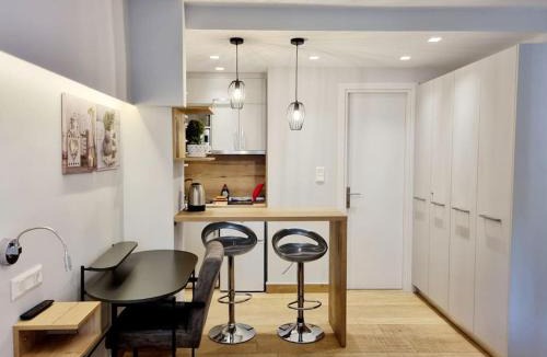 Ilisia Apartment | Stylish Studio near Athens Hilton, Self Check-in!