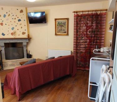 Karpenisi Apartment | Suite Korfes-Ένας Αυτόνομος Όροφος Πέτρινης Βίλας
