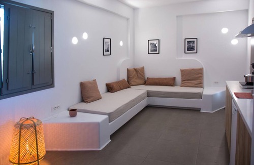 Vothon House | Suite Private Pool Arethousa