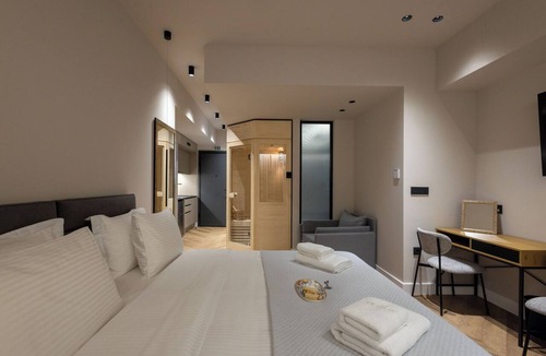 Psirri Hotel | Suite with Sauna by Lux Suites Athens, Lux Suites Athens