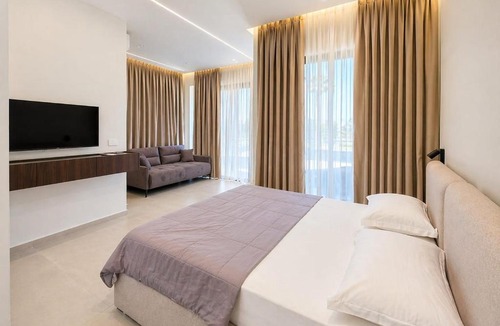 Vlore Hotel | Suites By Jordan's Hotel
