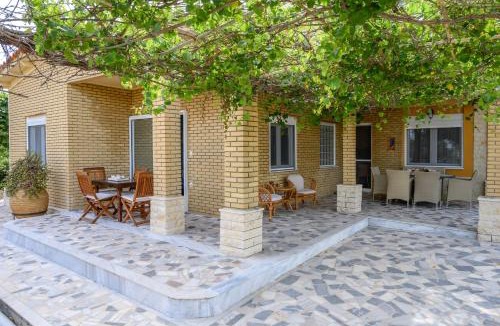 Agios Minas Apartment | Summer Tan