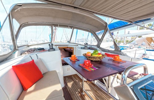 Piraeus Boat Rental | Sun-Kissed Sailing Adventure in Islas Sarónicas