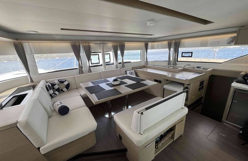Alimos Boat Rental | Sun-Kissed Sailing Adventure in Islas Sarónicas
