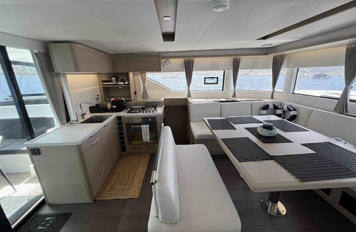 Alimos Boat Rental | Sun-Kissed Sailing Adventure in Islas Sarónicas
